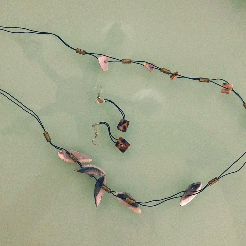 Seashell &Cotton String Necklace and Earnings Set